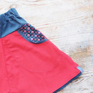 Rock dunkelblau türkis rot mit Taschen, aus Baumwolle Bild 6