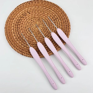 Jin Lan Rosa Viola Manico Morbido Uncinetto Manico in Resina Uncinetto 0,4 mm-6,5 mm Uncinetto Ergonomico Ago da Maglia Filato per Maglieria Regalo