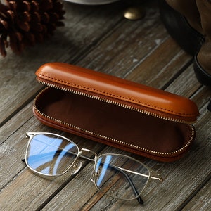 Vintage Leather Glasses Case Pressure Resistant High-grade Sunglasses Case Top Layer Cowhide Portable Box Cowhide Lanyard