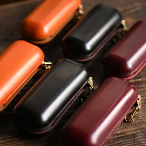 Vintage Leather glasses case, pressure resistant manual high-grade sunglasses case, cowhide lanyard, portable storage box