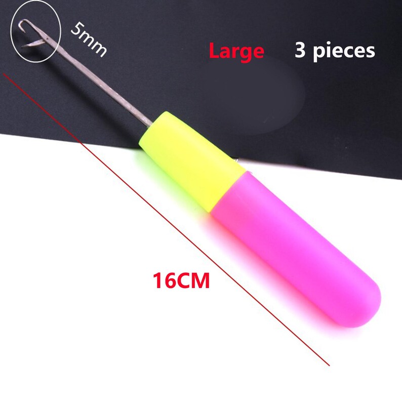 May include: A latch hook tool with a metal hook, a yellow upper handle section, and a pink lower handle section. The text 5mm, Large, 3 pieces, and 16CM are visible. The tool features a 5mm hook diameter and a total length of 16CM.
