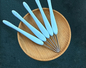 Jin Lan Sky Blue Soft Handle Crochet Resin Handle Crochet Hook 0.4