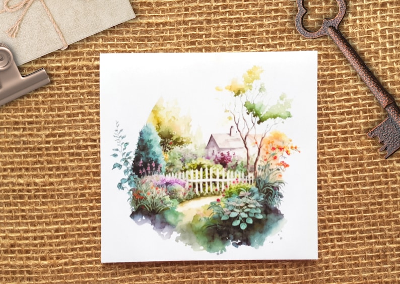 K&ouml;nnte beinhalten: Aquarellgem&auml;lde eines kleinen Hauses mit Garten, umgeben von einem wei&szlig;en Lattenzaun. Der Garten ist mit bunten Blumen und gr&uuml;nen B&auml;umen gef&uuml;llt. Das Gem&auml;lde hat eine weiche, vertr&auml;umte Atmosph&auml;re.