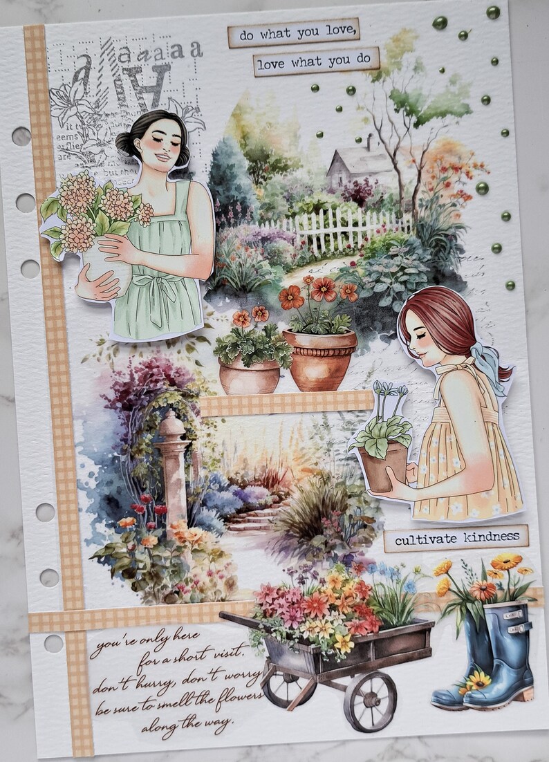 K&ouml;nnte beinhalten: Eine Aquarell-Illustration einer Gartenszene mit einem wei&szlig;en Lattenzaun, einem kleinen Haus und einer Frau, die eine Topfpflanze h&auml;lt. Der Text "do what you love, love what you do" und "cultivate kindness" ist ebenfalls im Bild enthalten.