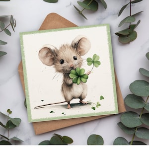 Carte de la Saint-Patrick petite souris Carte postale de qualité supérieure au look lin carré, carte postale de la Saint-Patrick avec un joli motif animalier. image 1
