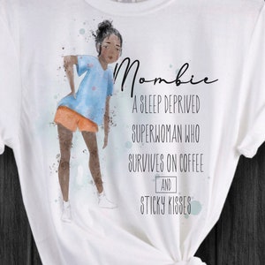 T-shirt personnalisé pour maman, T-shirt pour maman fatiguée, maman maman, cadeau pour maman, cadeau de Noël DARK SKIN TONE