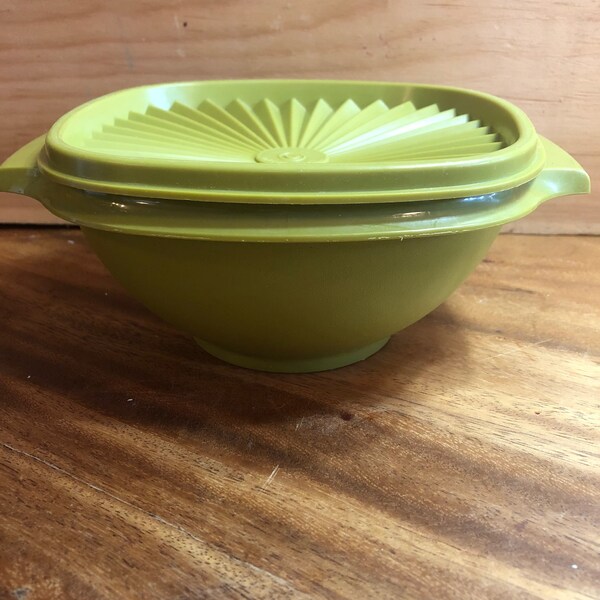 Vintage avocado green Tupperware square Servalier container with starburst sealing lid