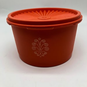 Vintage Tupperware Harvest Orange canister with starburst lid, this holds 4 cups and has numbers  1298-11 and the starburst lid is 810-17