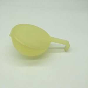 Vintage Tupperware fridge storage container with hinged lid for tomato or onions, 5106A-1 made in USA