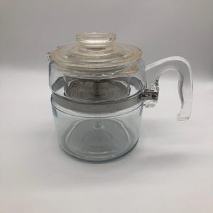 Pyrex vintage Kaffeemaschine #7756, hat ein Fassungsvermögen von 6 Tassen, der Deckel hat Gebrauchsspuren