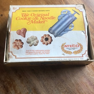 Vintage cookie and noodle maker from the 1960&#39;s in the box