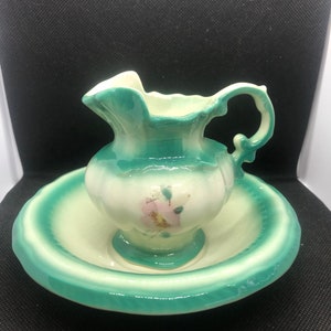 Cute mini wash jug with basin green trim with a pink flower on each side