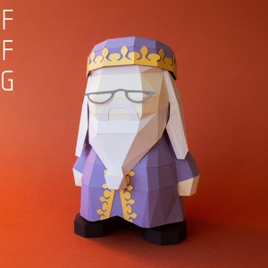 SVG Viejo mago de papel. Plantilla de papercraft PDF de DiY Wizard, muñeca de papercraft 3D de baja poli, Archivos para cricut, DXF