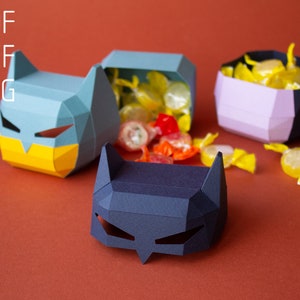 Superhero Party Candy Box SVG, Papercraft Do It Yourself Modèle de boîte cadeau, Crazy Poly