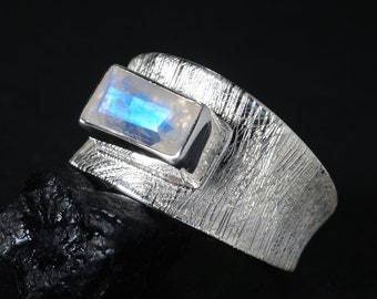 Facettierter Mondstein Silber Ring Gr. 56