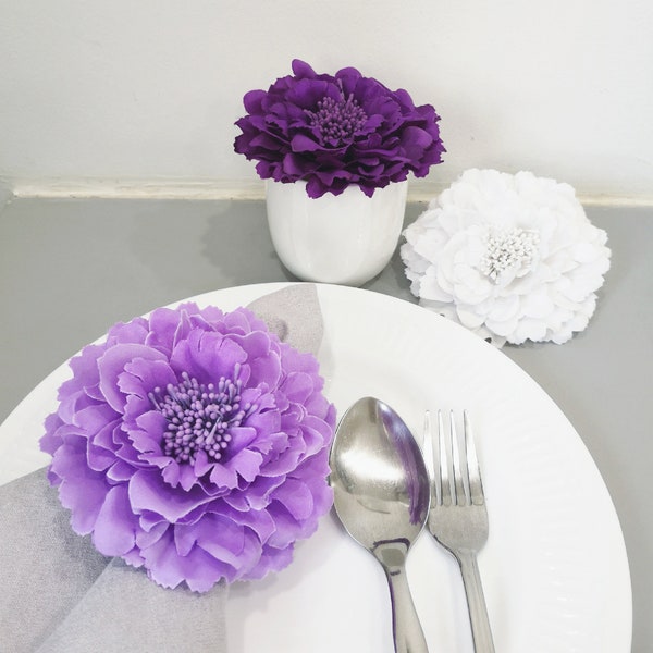 10 porte-serviettes fleuris. Ronds de serviette floraux, grandes pivoines artificielles lavande violet blanc. Décoration nuptiale de douche. Décoration de service pour le thé