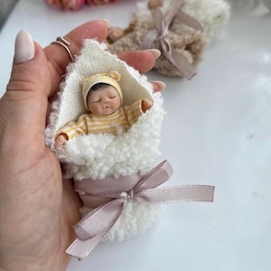 Hand made doll,micro baby,tiny Baby,ooak doll miniature,doll house,tiny newborn baby,polymer clay doll,art dolls,tiny dolls,vintage doll 2.7