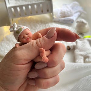 Mini Silicone Baby Doll (7.5cm): Full Body Reborn Doll