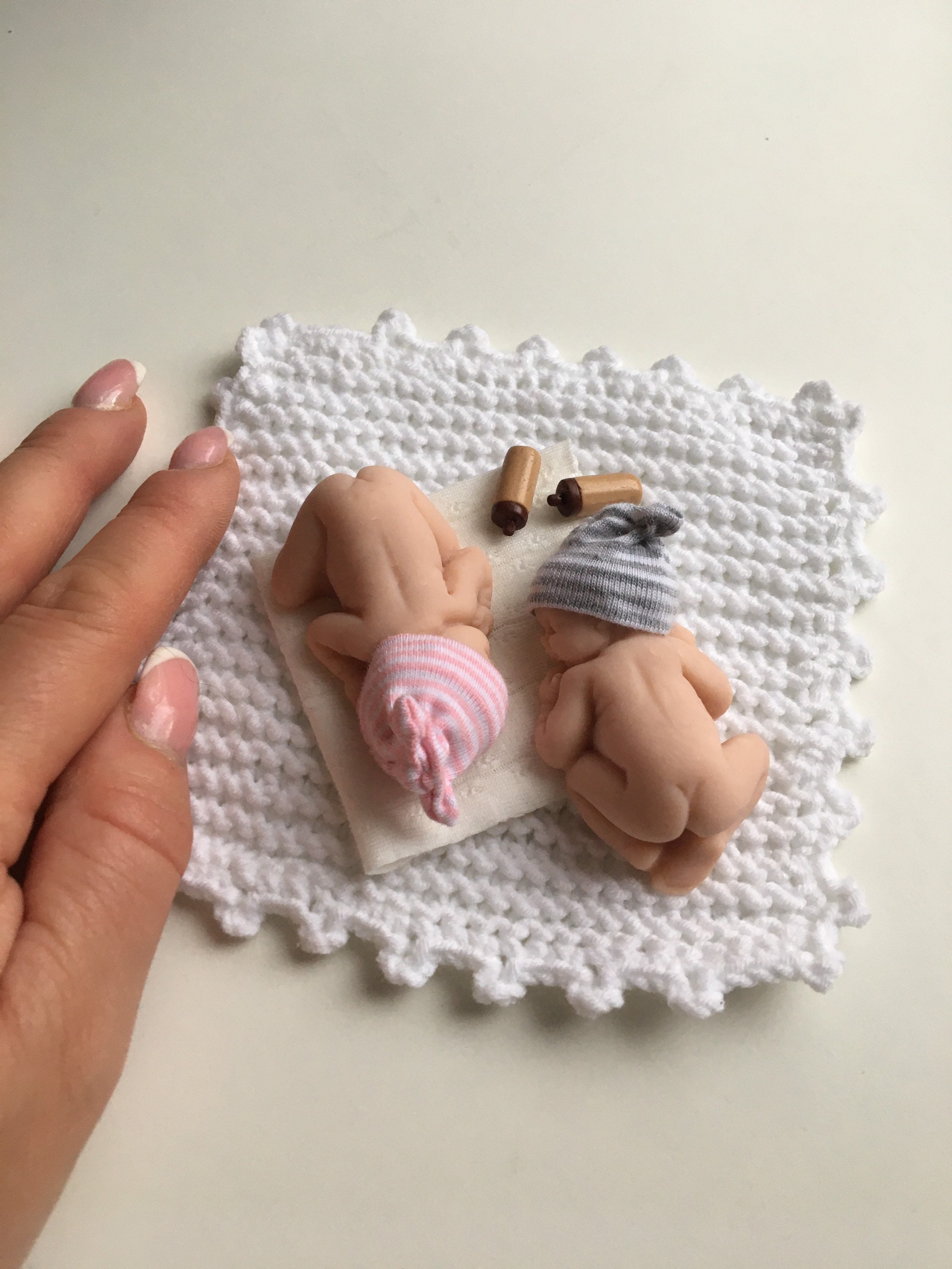 Artist creates miniature babies for bereaved parents seeking