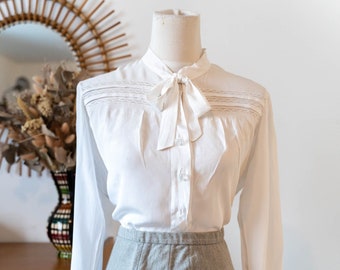 Vintage 1940s - 1950's viscose blouse * Long sleeves white shirt bow tie Collar * Size M
