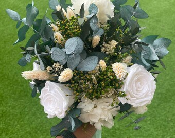 Ramos de flores preservadas para novia y/o prendido para el novio (boutonnière). Tambien disponible para arreglos florales y regalos.