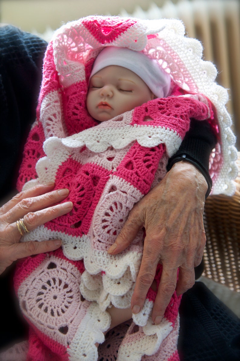 Pink Crochet Flowers Warm Winter Baby Shower Gift Hypoallergenic Ultra Soft Merino Wool Newborn Baby Girl Coming Home Blanket