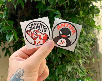 Adesivi “Scontri” e “Antifa”