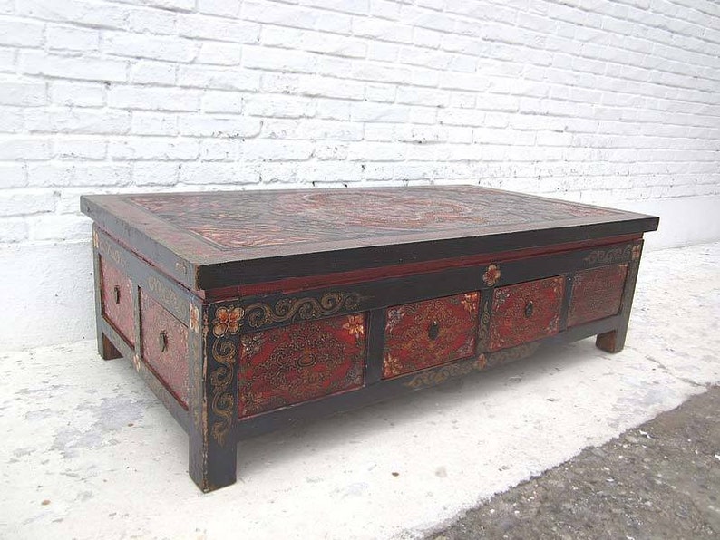 Tibet klassischer niedriger Tisch mit Sockelschub. Bild 2