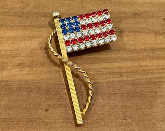 Vintage Rhinestone American Flag Gold tone Brooch Pin