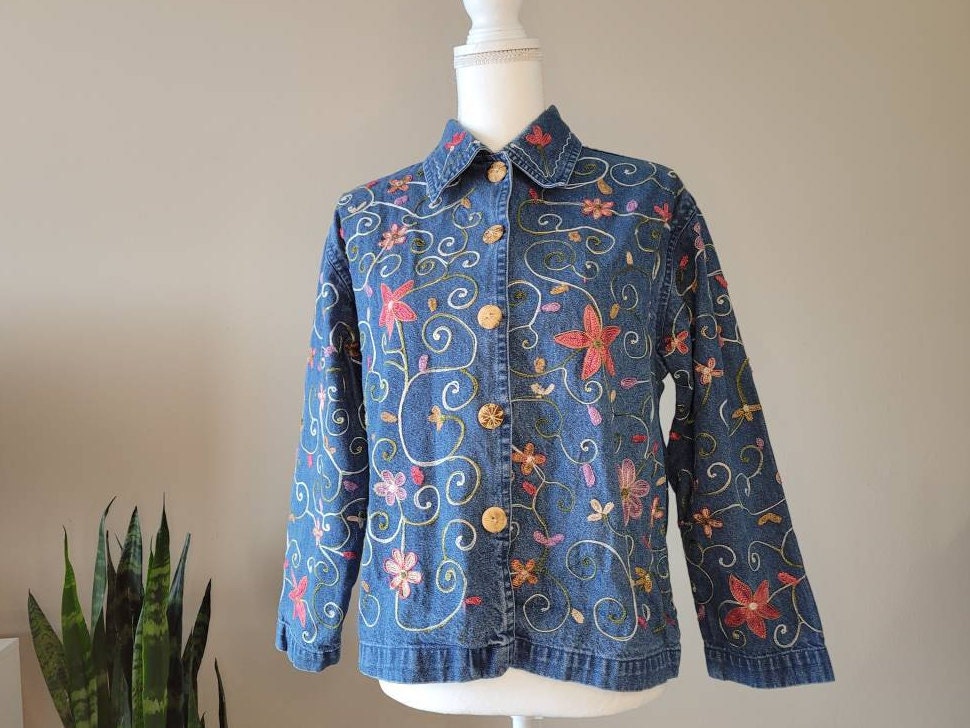 1990s Embroidered Floral Denim Jacket W/ Coconut Buttons by - Etsy