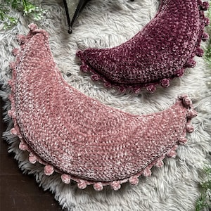 Oreiller lune en velours MOTIF au crochet, croissant de lune bohème (téléchargement numérique)