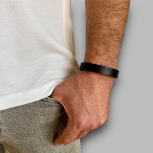Elegante, slanke, verstelbare leren armband voor heren, zwart, aanpasbaar en perfect als cadeau