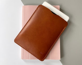 E-reader and tablet leather sleeve in cognac brown, available for Kindle, Tolino, Kobo and PocketBook devices and for smaller tablets