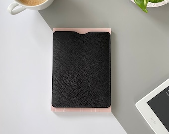 Elegant e-reader and tablet leather case in black for Kindle, Tolino, Kobo and PocketBook devices as well as for smaller tablets