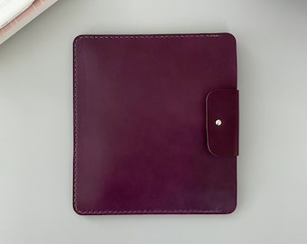 Leather Case for E-Reader and Tablets in dark purple for Kindle, Tolino, Kobo, PocketBook and Onyx Boox devices and for smaller tablets