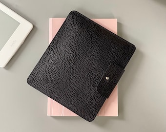 E-Reader- und Tablet-Tasche aus schwarzem Strukturleder für Kindle, Tolino, Kobo, PocketBook und Onyx Boox Geräte sowie für kleinere Tablets