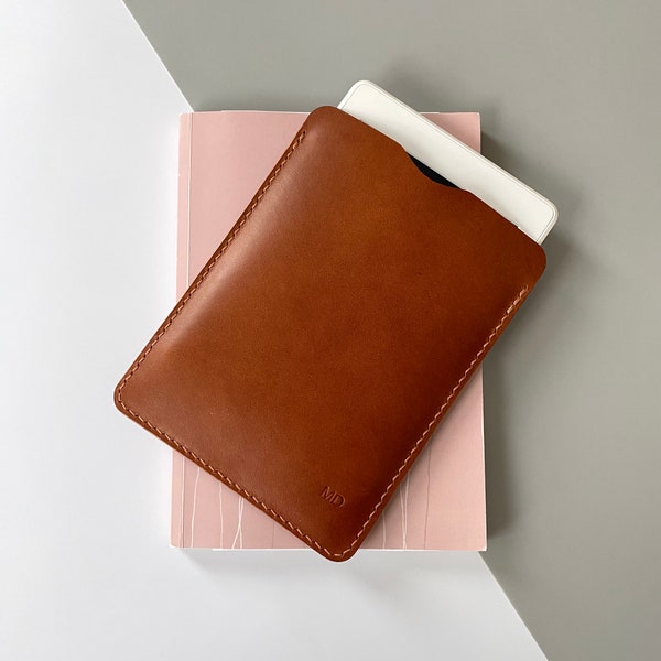 E-reader and tablet leather sleeve in cognac brown, available for Kindle, Tolino, Kobo and PocketBook devices and for smaller tablets