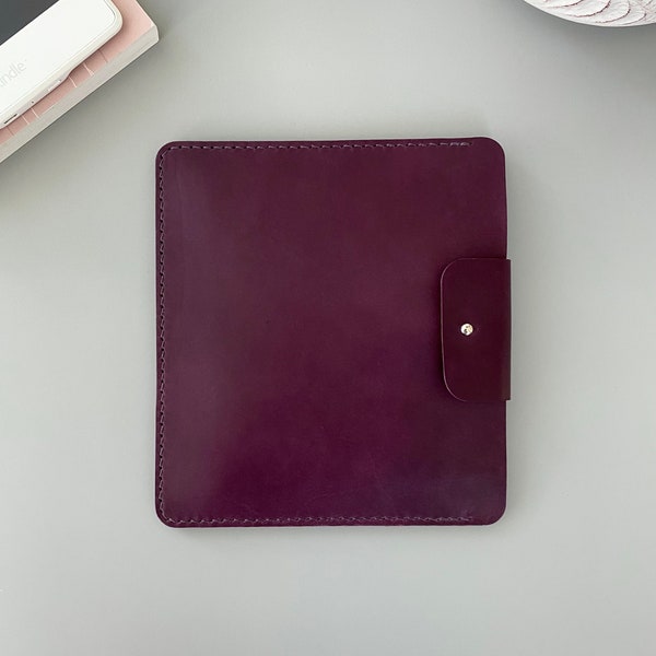 E-Reader- und Tablet-Tasche aus Leder in Lila für Kindle, Tolino, Kobo, PocketBook, reMarkable und Onyx Boox Geräte und für kleinere Tablets