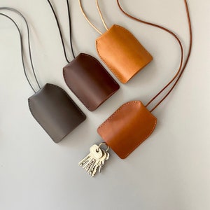 Leather key case with length-adjustable lanyard, customizable with monogram