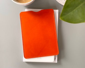 E-reader leren etui in oranje, verkrijgbaar voor Kindle, Tolino, Kobo en PocketBook e-readers en voor kleinere tablets, aanpasbaar