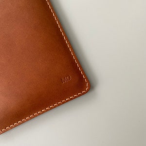 E-reader and tablet leather sleeve in cognac brown, available for Kindle, Tolino, Kobo and PocketBook devices and for smaller tablets imagem 9