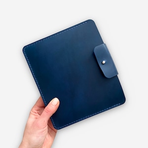 Borsa per e-reader e tablet in pelle blu scuro per dispositivi Kindle, Tolino, Kobo, PocketBook e Onyx Boox nonché per tablet più piccoli