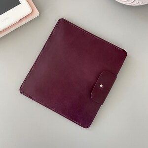 E-Reader und Tablet-Tasche aus Leder in Schwarz für Kindle, Tolino, Kobo, PocketBook und Onyx Boox Geräte sowie für kleinere Tablets Bild 10