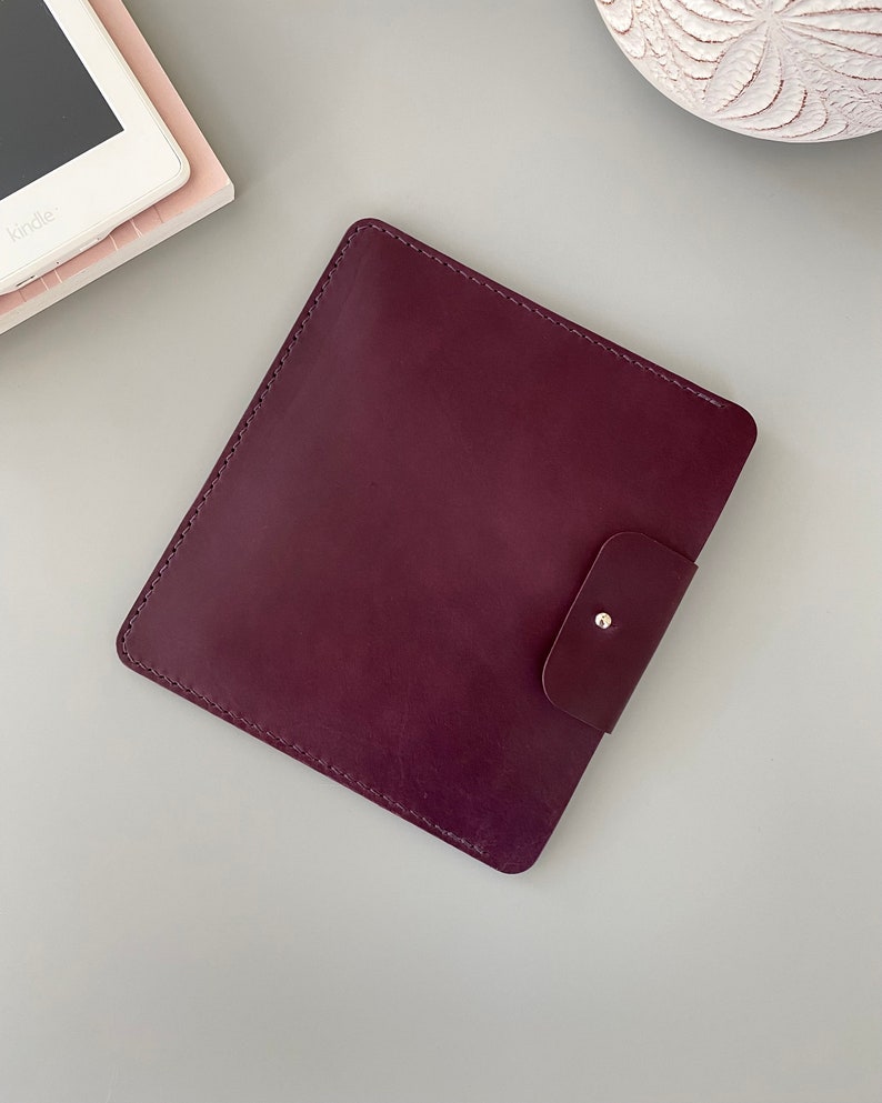 E-Reader und Tablet-Tasche aus Leder in Schwarz für Kindle, Tolino, Kobo, PocketBook und Onyx Boox Geräte sowie für kleinere Tablets Bild 10