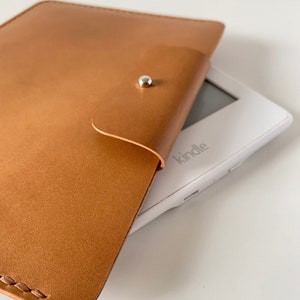 E-Reader und Tablet-Tasche aus Leder in Hellbraun für Kindle, Tolino, Kobo, PocketBook und Onyx Boox Geräte sowie für kleinere Tablets Bild 5