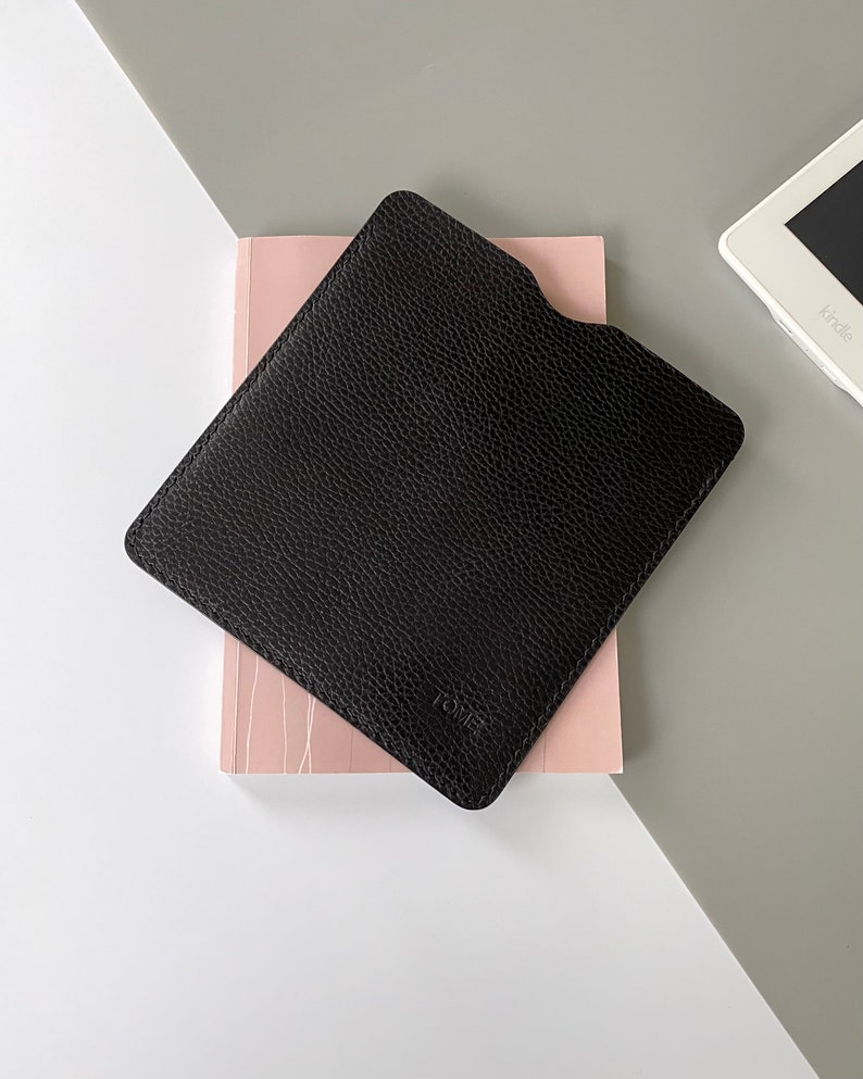 Elegante E-Reader und Tablet-Lederhülle in Schwarz für Kindle, Tolino, Kobo und PocketBook-Geräte sowie für kleinere Tablets Bild 6