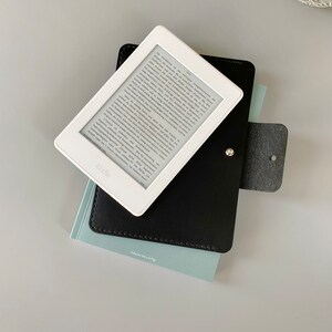 E-Reader und Tablet-Tasche aus Leder in Schwarz für Kindle, Tolino, Kobo, PocketBook und Onyx Boox Geräte sowie für kleinere Tablets Bild 5