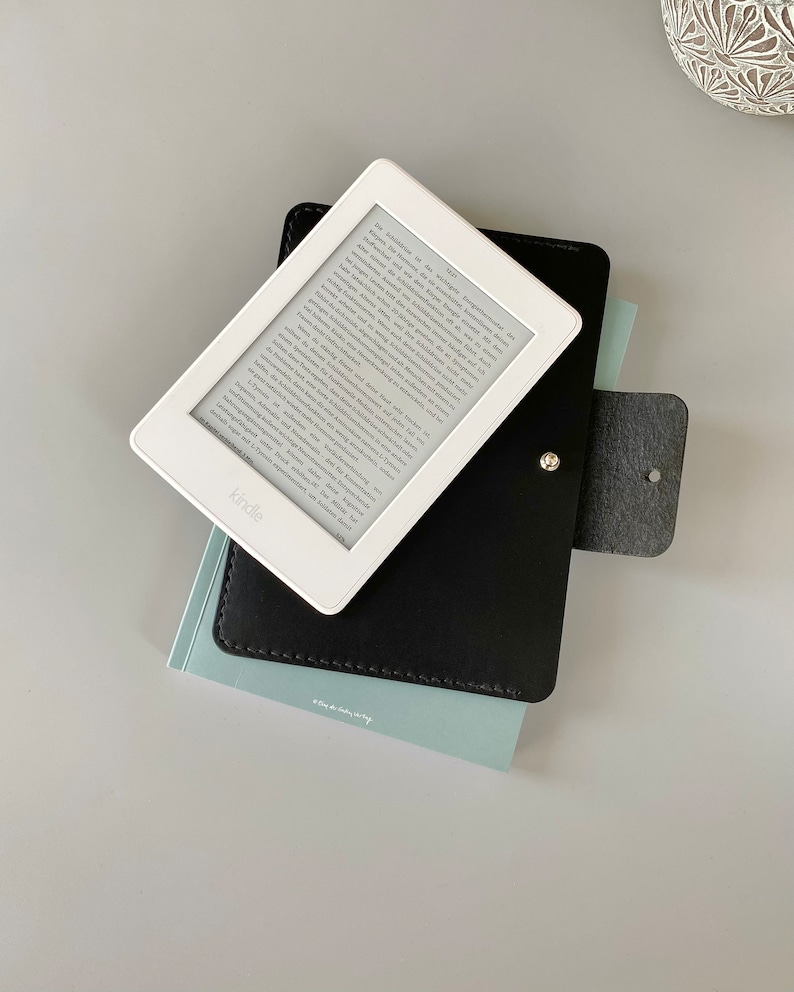 E-Reader und Tablet-Tasche aus Leder in Schwarz für Kindle, Tolino, Kobo, PocketBook und Onyx Boox Geräte sowie für kleinere Tablets Bild 5