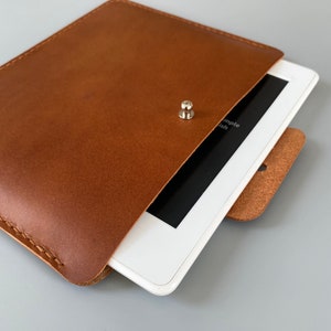 E-Reader und Tablet-Tasche aus Leder in cognacbraun für Kindle, Tolino, Kobo, PocketBook und Onyx Boox Geräte sowie für kleinere Tablets Bild 4