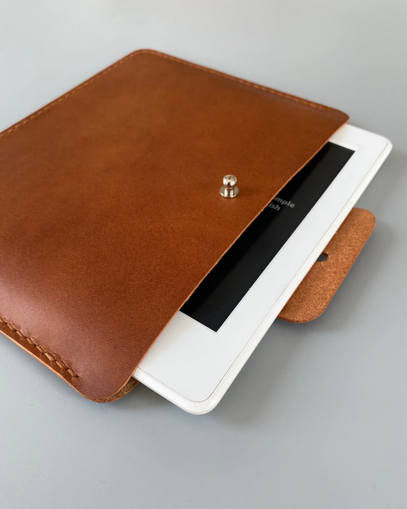 E-Reader und Tablet-Tasche aus Leder in cognacbraun für Kindle, Tolino, Kobo, PocketBook und Onyx Boox Geräte sowie für kleinere Tablets Bild 4